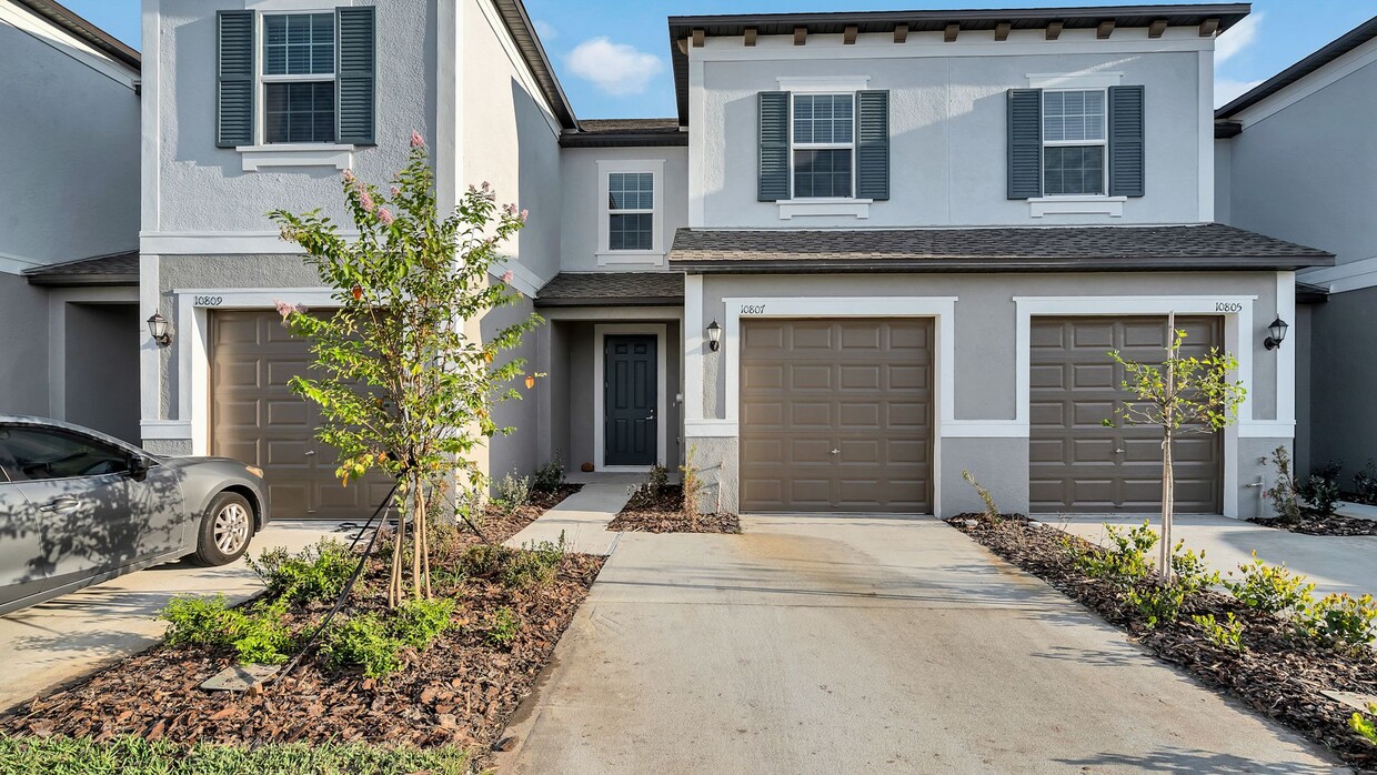 Foto principal - Newer 3BDS/2.5BTH Modern Townhome Centrall...