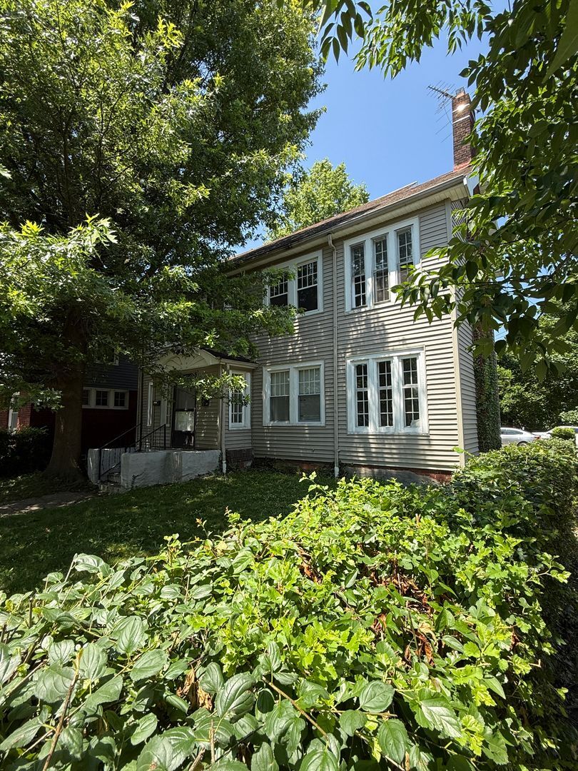 3327 Yorkshire Rd Cleveland Heights, OH 44118 – photo 1