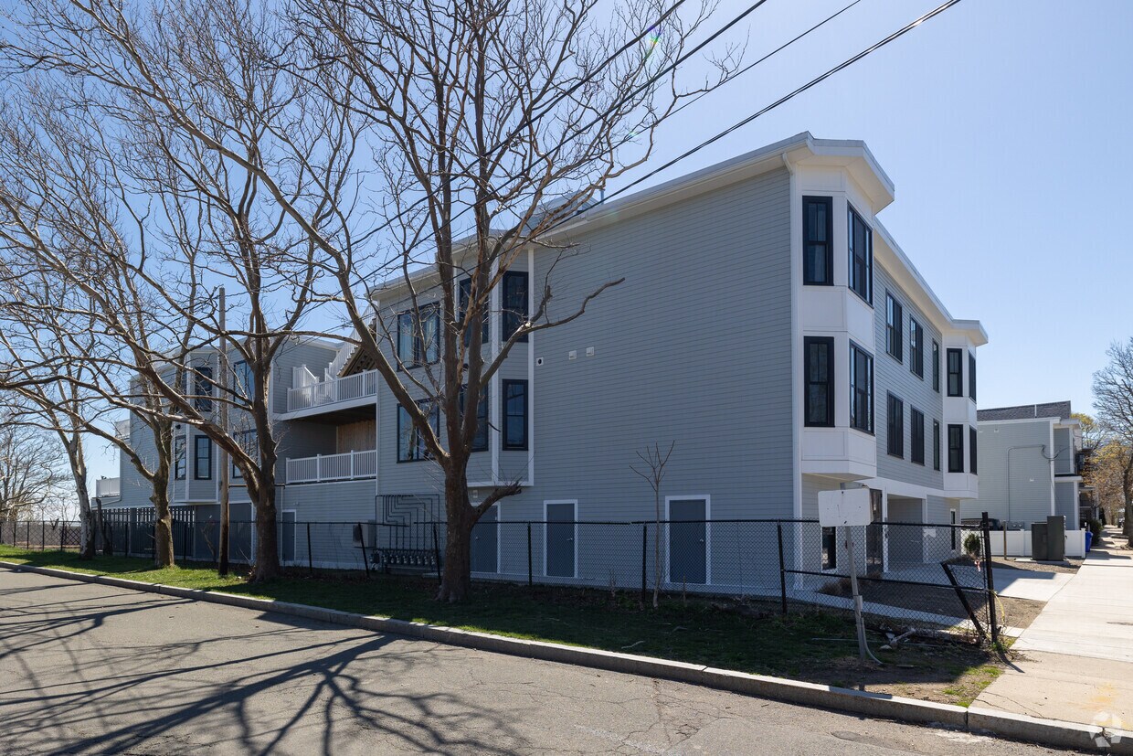 The Residences at Coleridge Coast Apartments in Boston, MA