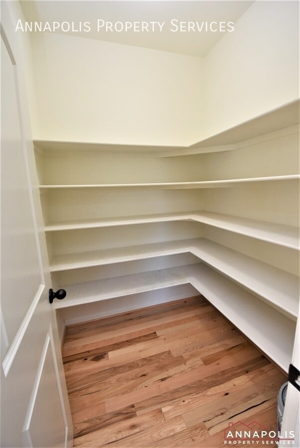 Building Photo - 917 st martins loop