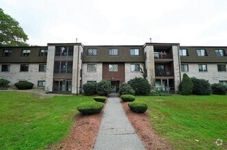 Building Photo - 2 Greenbriar Dr