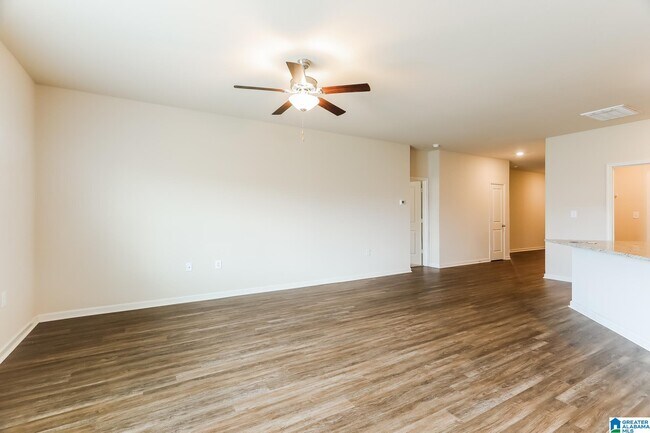 Foto del edificio - 615 Clover Cir