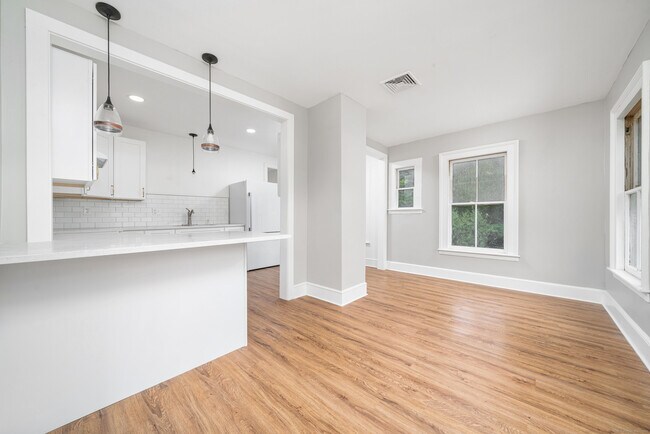 Foto del edificio - 24 Hartford Ave
