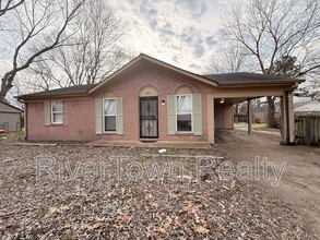 Building Photo - 6345 Greenbriar Dr