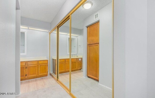 Foto del edificio - 700 E Mesquite Cir