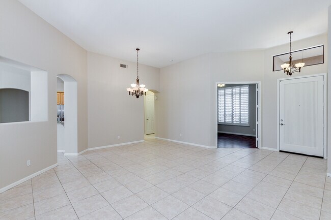 Building Photo - 2 BED 2 BATH HOME WITH DEN/OFFICE AND 3 CA...