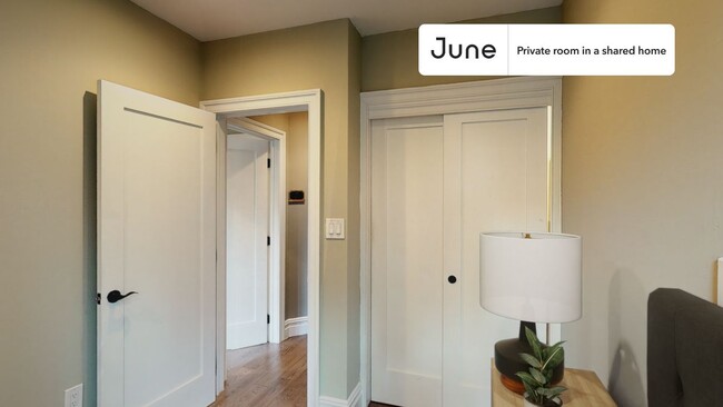 Foto del edificio - Private bedroom in 3 bed/2 bath Home