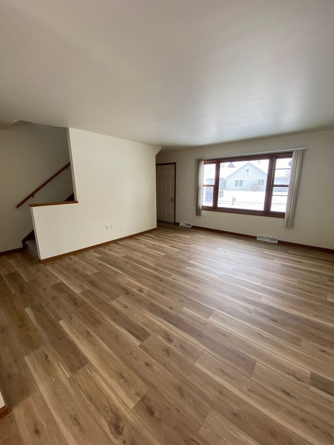 Building Photo - 1785/1787 Alexandra Court