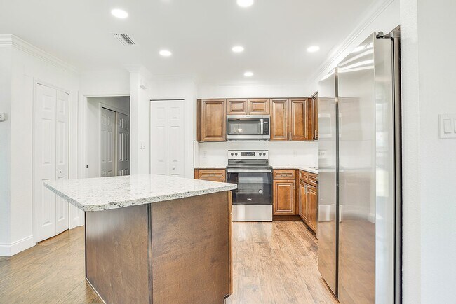 Building Photo - 6446 Powers Pointe Cir