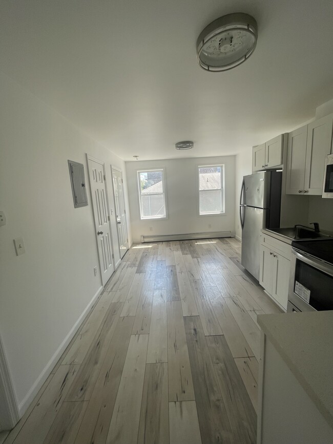 Kitchen/Livingroom - 52 Oriental St