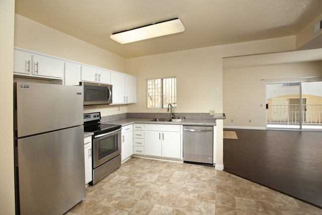 Building Photo - Highland Downs Apartments