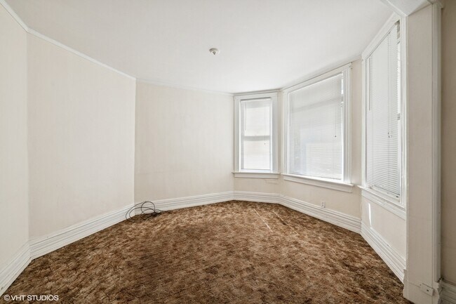 Foto del edificio - 2144 W Montrose Ave