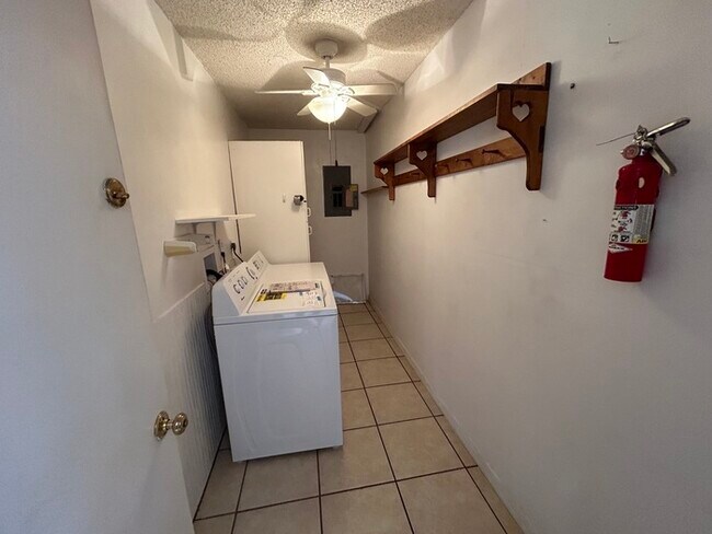 Building Photo - NE Cape Coral Single Family Home