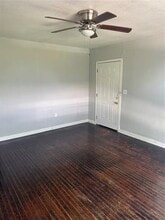 Building Photo - 1700 W Waco Dr