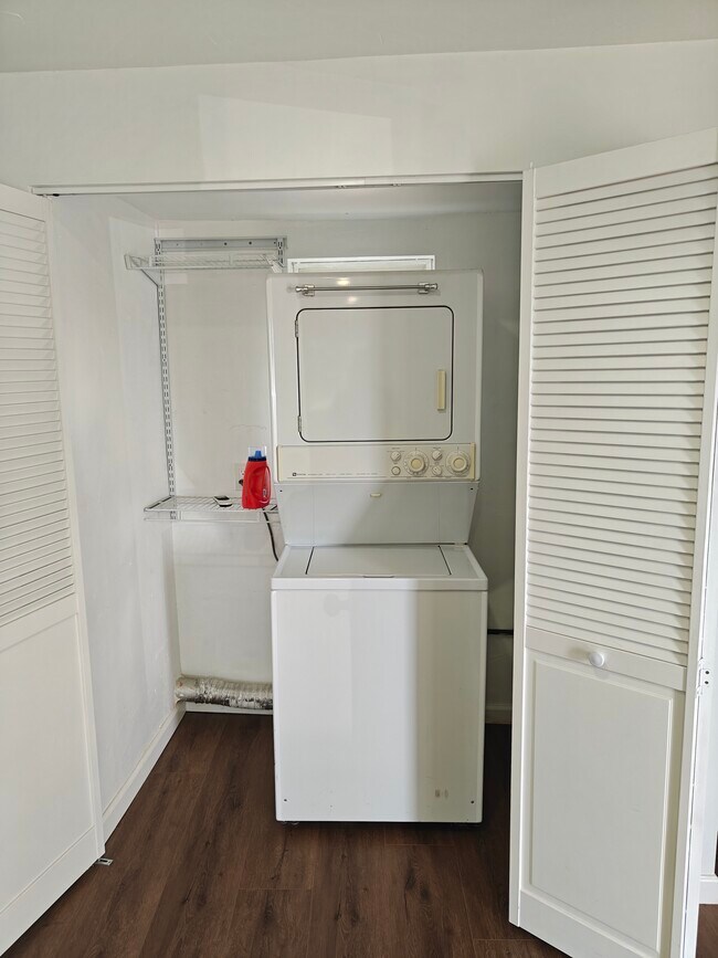 Foto del edificio - 9080 Terrace Dr