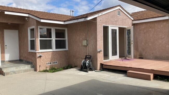 Building Photo - THIS COZY 3BR 2 BATH WITH JACUZZI INCLUDES...