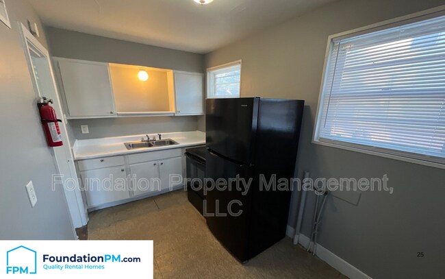 Foto del edificio - 1570 Rebecca St