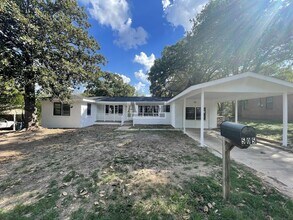 Building Photo - 505 Highland Dr