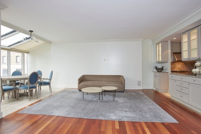 Building Photo - 117 E 57th St