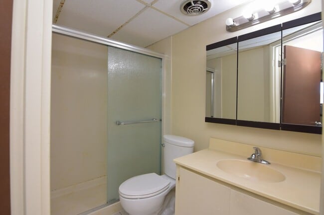Foto del edificio - 2 Bed / 1 Bath Apartment in Salt Lake – Great Location!