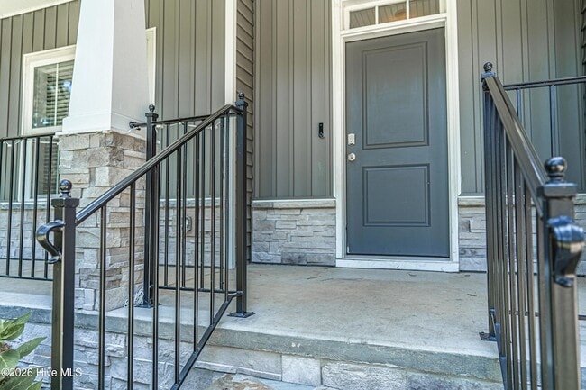 Building Photo - 170 Lakeview Dr