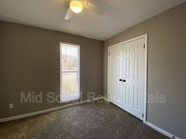 Building Photo - 3340 Cloudland Dr