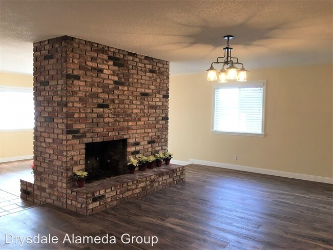 Building Photo - 3 br, 2 bath House - 343 Oleander