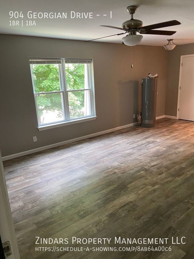 Foto del edificio - 904 Georgian Dr