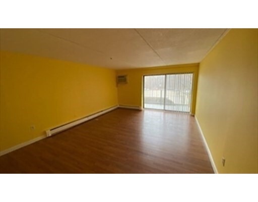 Building Photo - 573 Broad St