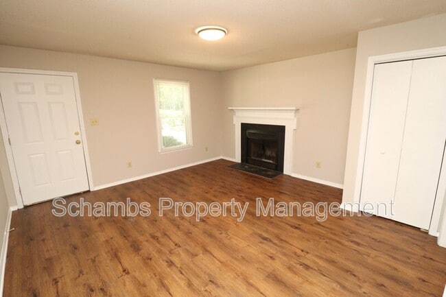 Building Photo - 3905 Lexington Dr