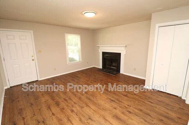 Foto del edificio - 3905 Lexington Dr