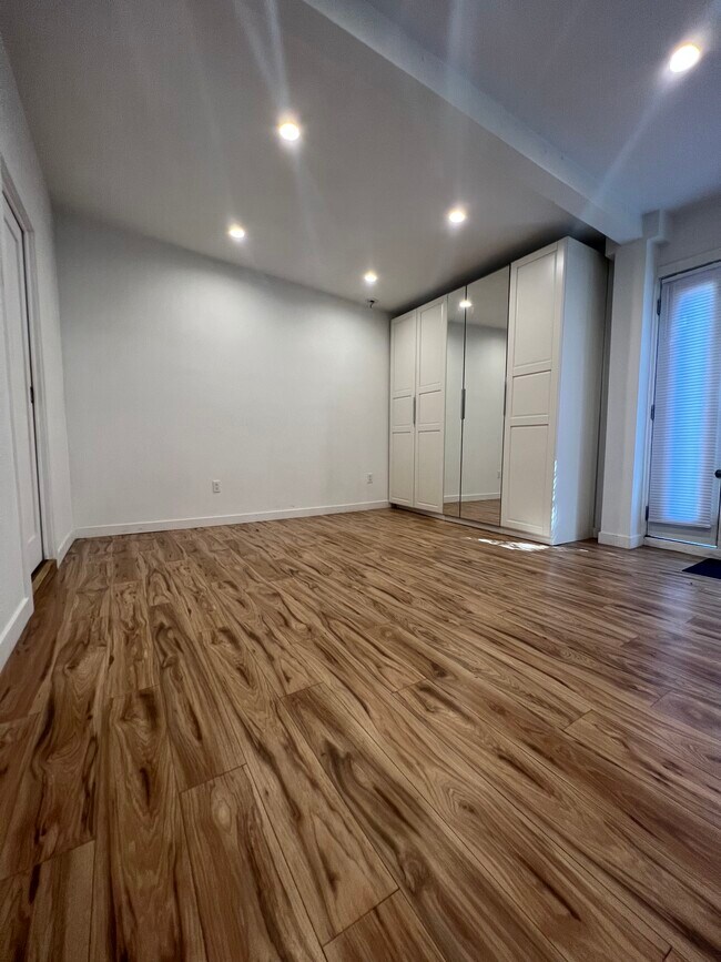 Foto del edificio - 6063 Harold Way