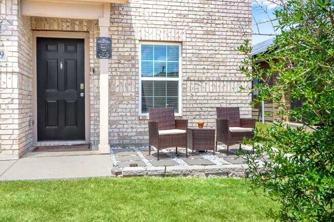 Foto del edificio - ASK ABOUT FREE APPLICATION FEES THROUGH AUGUST!  PRICE REDUCED!! Landscaping Included! Charming 3...