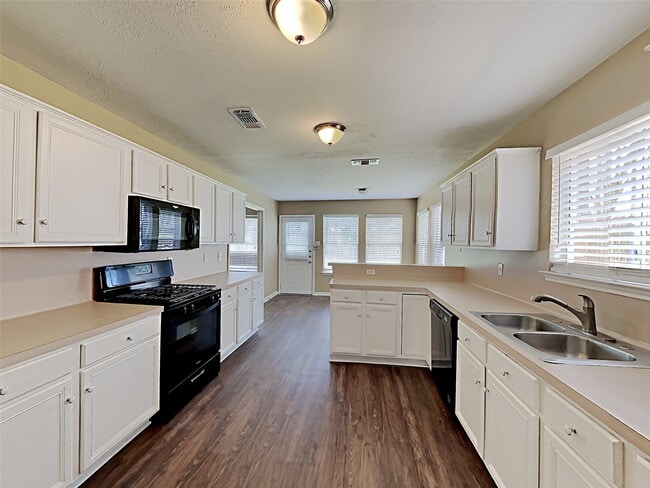 Building Photo - 7203 Glen Rosa Dr