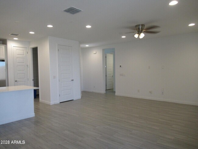 Foto del edificio - 5834 N 90th Dr