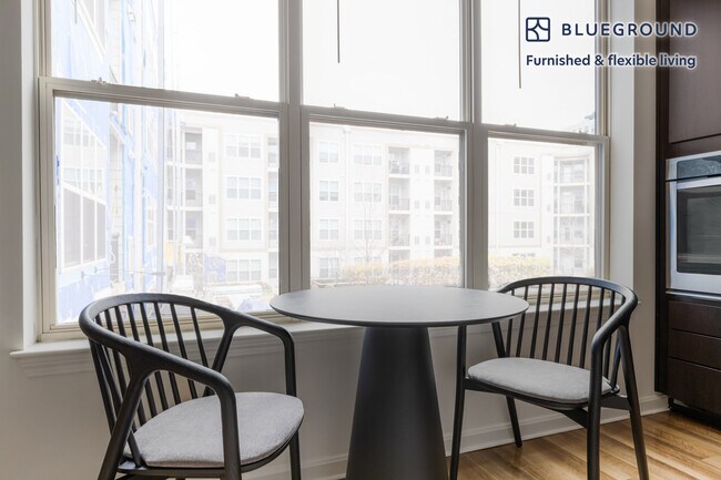 Foto del edificio - 333 Great River Rd