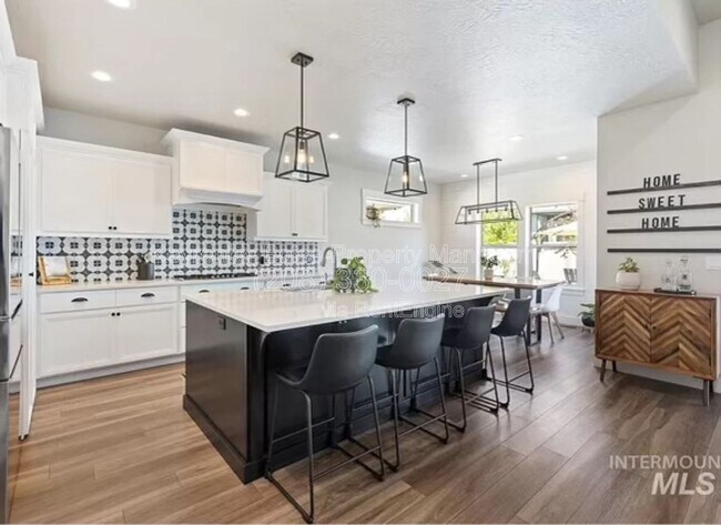 Foto del edificio - 8462 W Suttle Lake Dr