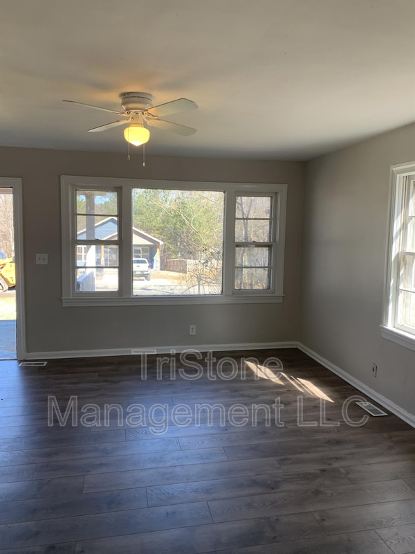 Photo - 317 Morris St House