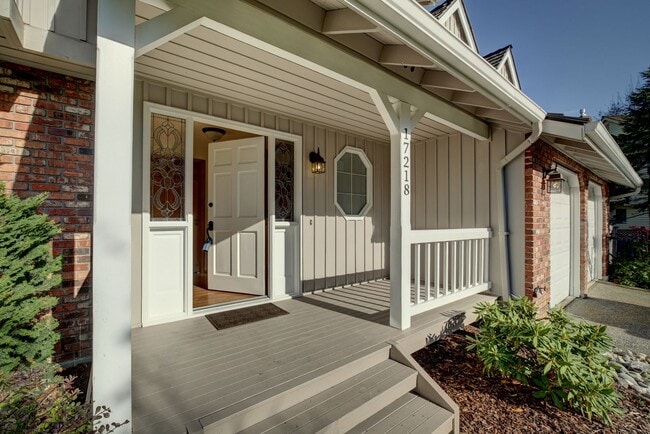 Building Photo - 5Bd/2.5Ba Bellevue Home