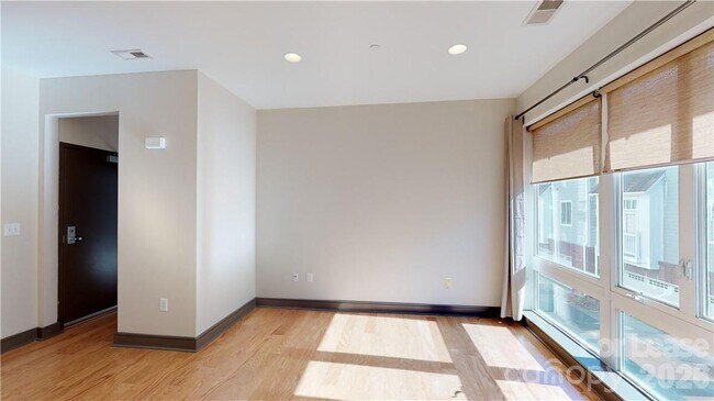 Foto del edificio - 2200 Lyndhurst Ave