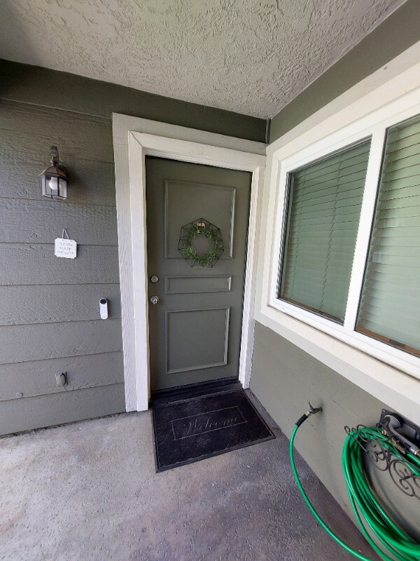 Building Photo - 8813 Applewood Dr
