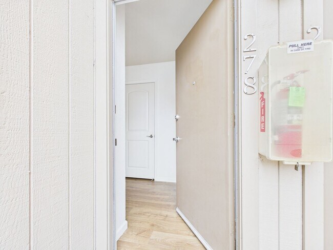 Foto del edificio - Upstairs One Bedroom Condo now available at Kimberly Place.