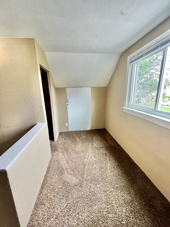 Building Photo - NEW LISTING! 3 Bedroom House!
