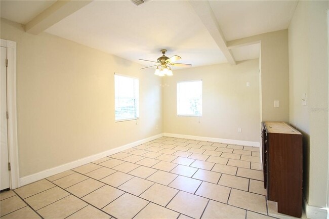 Building Photo - 4336 Hedge Dr E