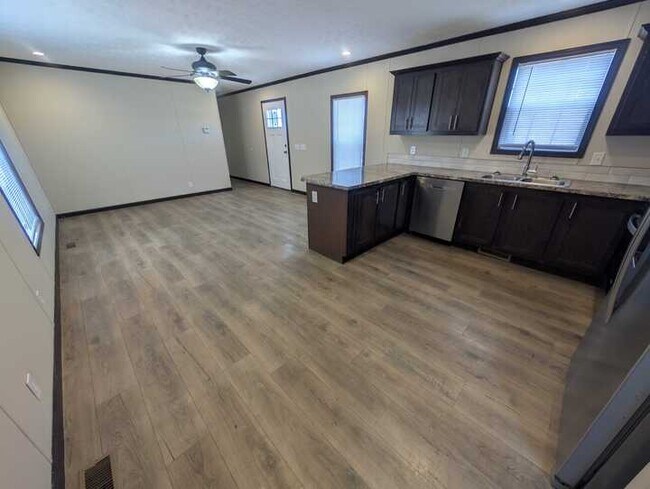 Foto del edificio - 16213 Normandy St