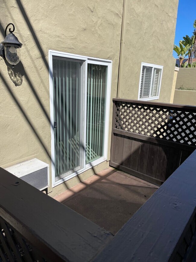 Foto del edificio - BEADNELL-QUIET UPGRADED CONDO IN GATED COMMUNITY W/ POOL