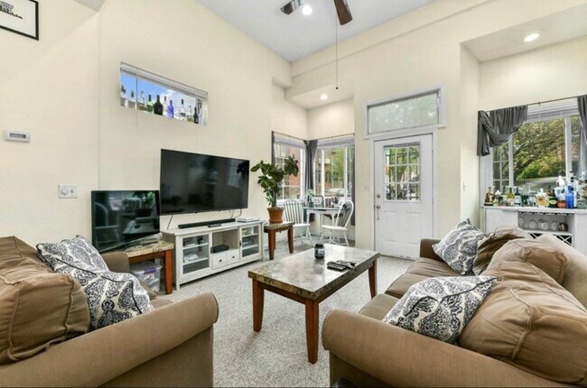 Foto del edificio - 815 E 4th St