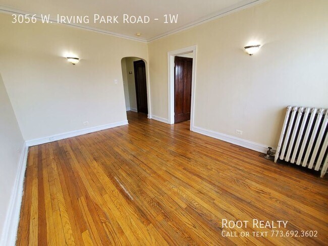 Building Photo - Irving Park East - Updated 1-Bedroom - Har...