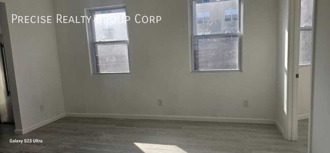 Building Photo - 18-20 S Kensico Ave -1