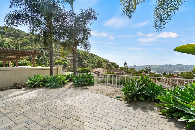 Building Photo - Freshly Renovated | Single-Level with VIEW...